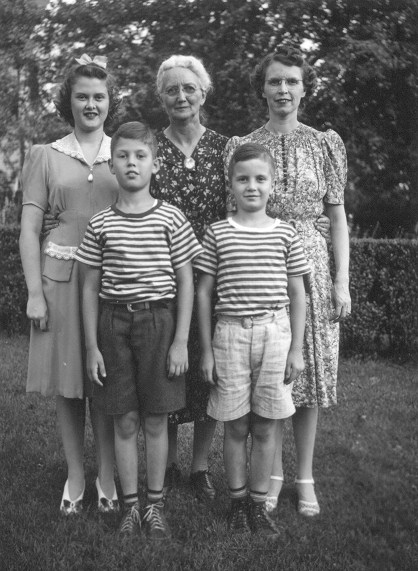 Grandma-F-Mom-Dot-Ken-Ralph.jpg - Dot, Matie (Plumb) Franklin, Lois (Franklin), Ken, Ralph